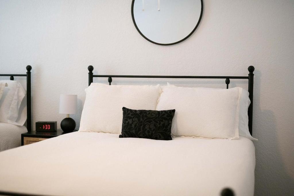 Timeless-Texas-Inn - Heated Pool Oasis & Lux Vibe Round Rock Bagian luar foto