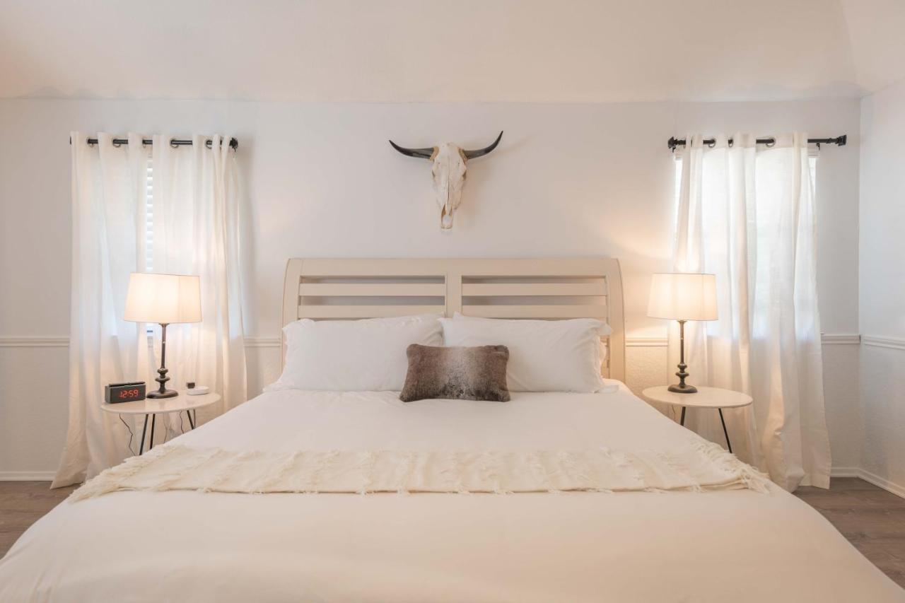 Timeless-Texas-Inn - Heated Pool Oasis & Lux Vibe Round Rock Bagian luar foto